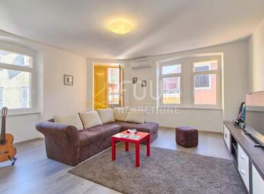 Cetvorosoban stan, Pula, Centar, najam, 2500 €, 91 m2