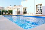 Ova prekrasna mediteranska vila s 3 spavaće sobe, smještena u Istri,  nud...