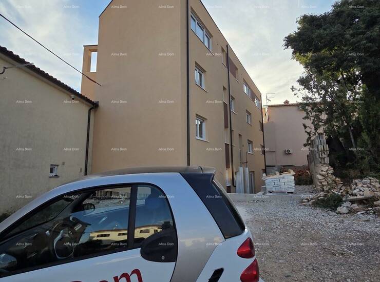 Novo u ponudi!

Na prodaju je stan S6 smješten na 2 katu stambene zgrade, ...