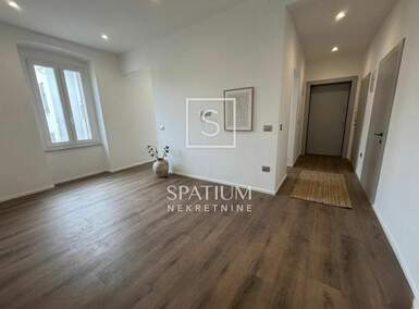 Trosoban stan, Pula, Centar, prodaja, 229000 €, 72 m2
