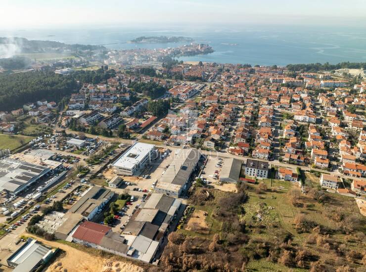 Poreč – poslovna zgrada blizu centra grada, idealna za distributivni ili sho