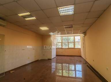 Poslovni prostor, Pula, prodaja, 110000 €, 52 m2