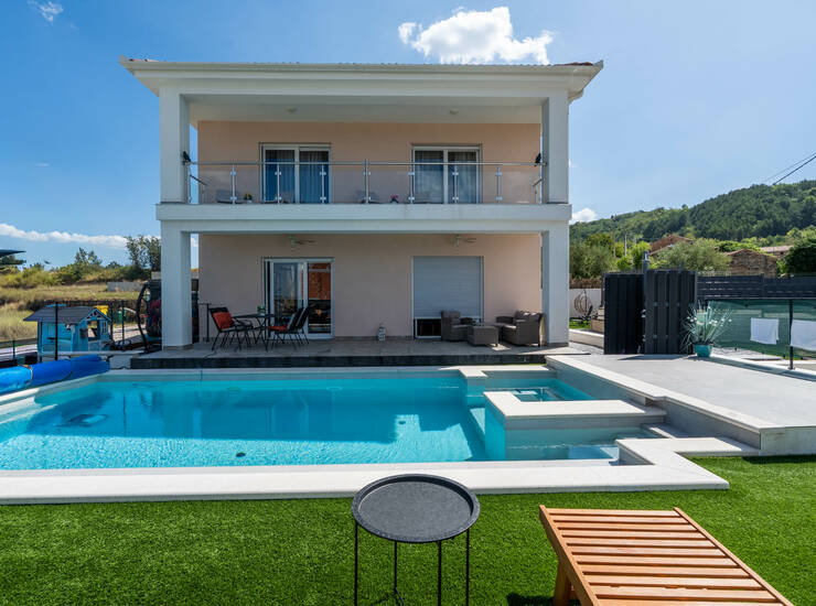 CEROVLJE | PREMIUM VILA S GRIJANIM BAZENOM