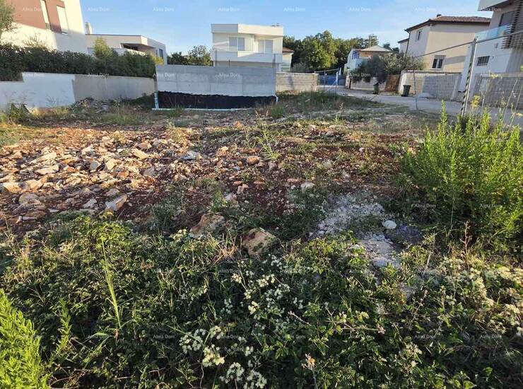 Na prodaju je građevinsko zemljište u Ližnjanu, površine 438 m², ideal...