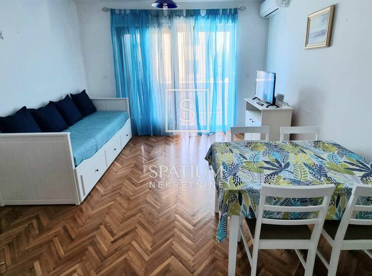 NOVI VINODOLSKI, STAN NA ATRAKTIVNOJ LOKACIJI BLIZU MORA