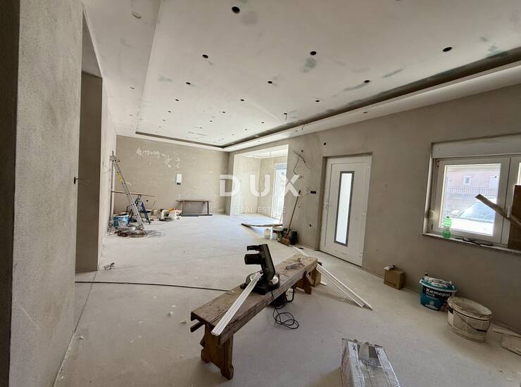 Kvarner, Crikvenica, 3-sobni apartman, 100 m2, okućnica, novouređeno
