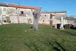 Prodaju se dvije stare kamene kuće s velikim zemljištem – Pazin, Istra
...