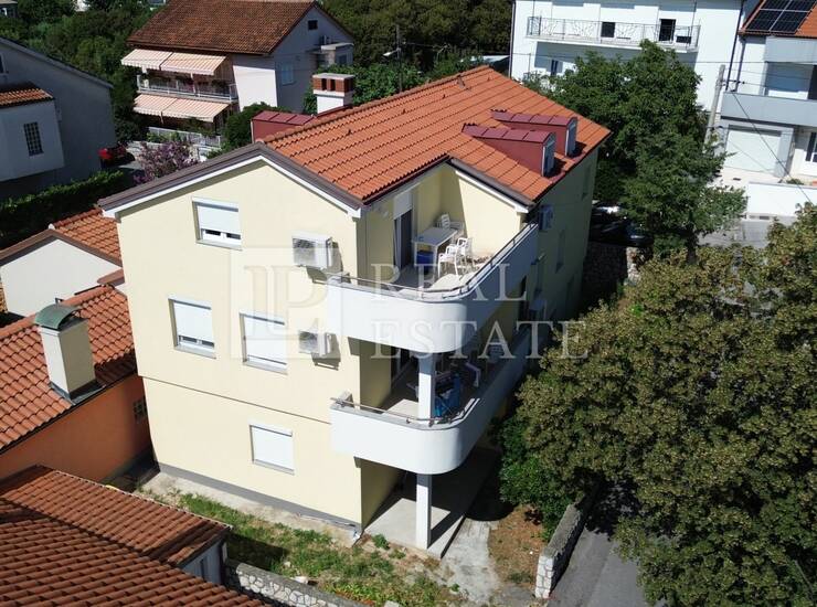 KRALJEVICA - EKSKLUZIVNA PRODAJA - prostrana kuća sa 4 stana na 200 metara od 