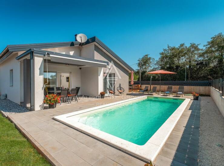 Istra, Krnica : Vila s privatnim bazenom na prodaju