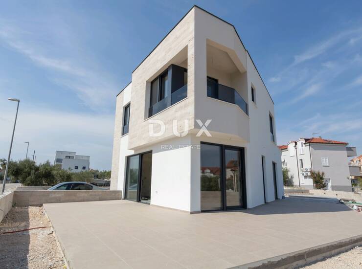 Vodice, Srima, kuća sa bazenom, 134 m²