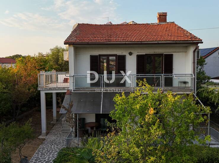 Krk, Malinska, samostojeća kuća, 144 m2, dva stana