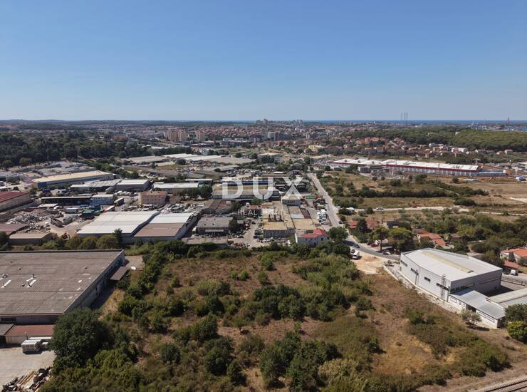 ISTRA, PULA Veliko građevinsko zemljište u poslovnoj zoni Šijana 12 350 m2 — fotografija 4