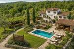 ISTARSKA VILA S BAZENOM I 4.000 m² ZEMLJIŠTA –  OPRTALJ

U mirnom i aut...