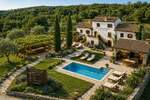 ISTARSKA VILA S BAZENOM I 4.000 m² ZEMLJIŠTA –  OPRTALJ

U mirnom i aut...