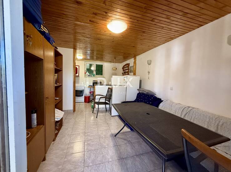 Krk, Čižići, dvojna kuća, 126 m2, 2 jedinice, 350 m od mora — fotografija 5
