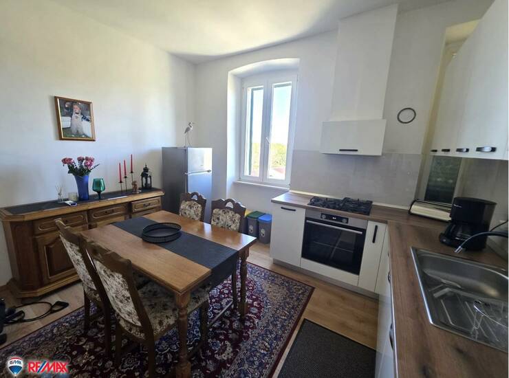 LABIN, STAN 54m2 BLIZU CENTRA OPREMLJEN — fotografija 2