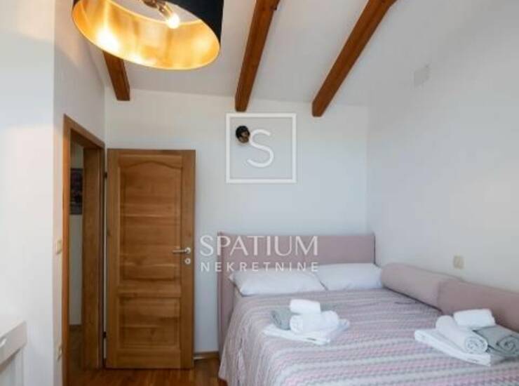 MATULJI, DVOSOBAN STAN U VILI ZA DUGOROČNI NAJAM  — fotografija 4