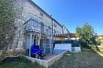 Umag, okolica, renovirana autohtona kamena kuća, 1,2 km od mora