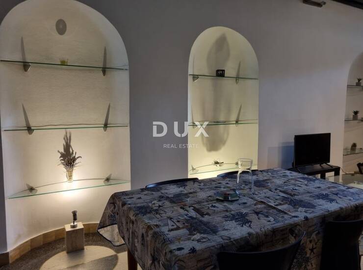Istra, Pula, poslovni prostor, centar, pješačka zona, 45 m2