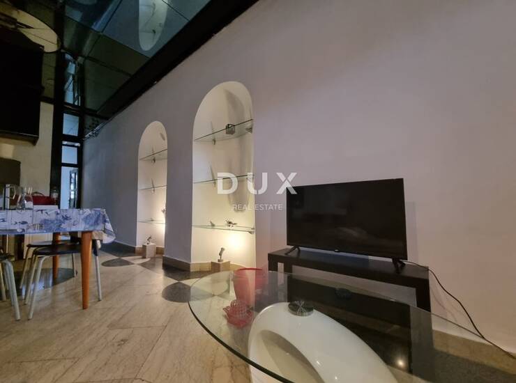 Istra, Pula, poslovni prostor, centar, pješačka zona, 45 m2 — fotografija 2