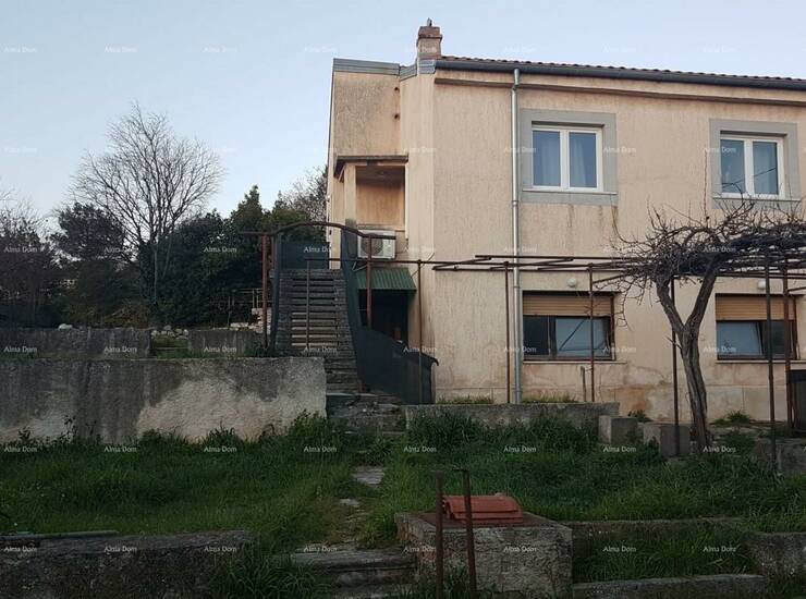 Kuća smještena u mirnom naselju sa ukupnom površinom od 140 m², svaki s... — fotografija 2
