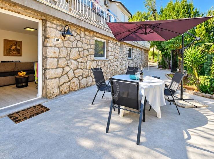 Njivice, apartman blizu mora, 100 m od plaže! — fotografija 2