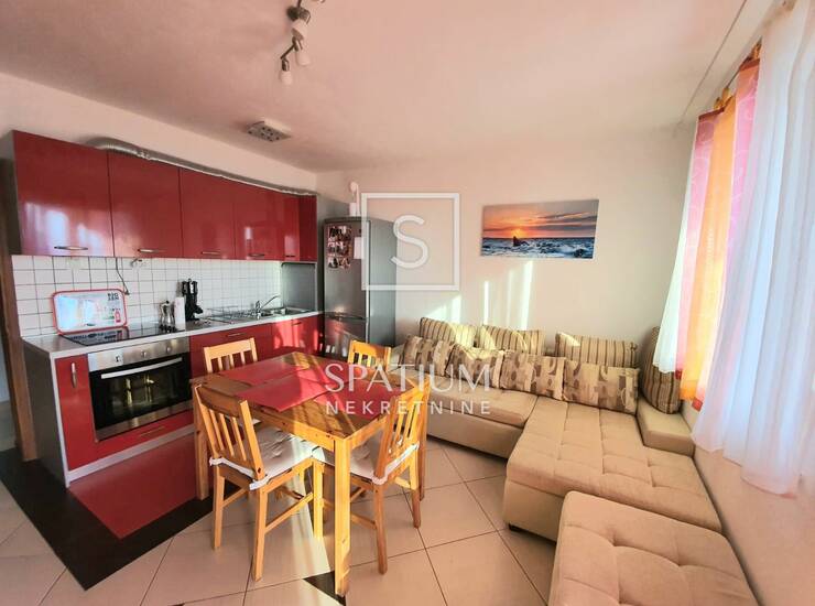 NOVI VINODOLSKI, KLENOVICA, KUĆA S PET APARTMANA I POGLEDOM NA MORE