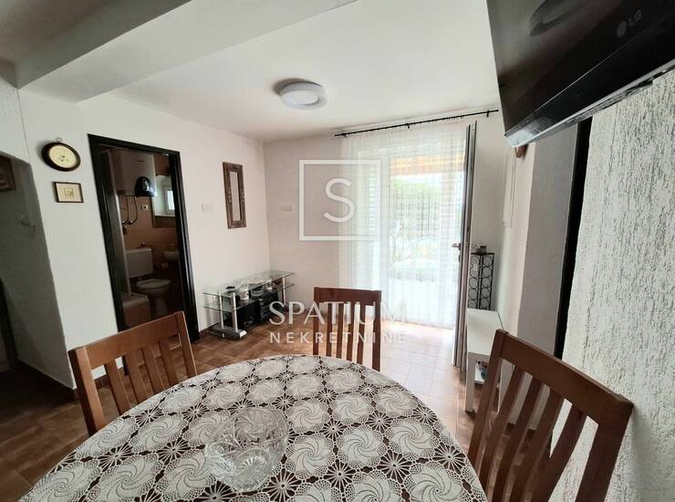 NOVI VINODOLSKI, KLENOVICA, KUĆA S PET APARTMANA I POGLEDOM NA MORE — fotografija 4