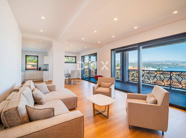 Opatija, centar, trosobni stan, 127m2, 150 m od mora — fotografija 3