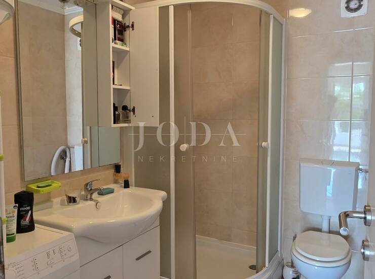 Prizemni apartman s okućnicom i 2 parkirna mjesta — fotografija 5