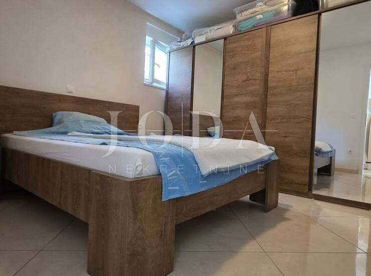 Prizemni apartman s okućnicom i 2 parkirna mjesta — fotografija 6