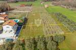 EKLUZIVNO! Poreč, zemljište, 699 m2 na rubu naselja! — fotografija 3