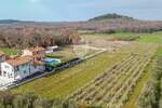 EKLUZIVNO! Poreč, zemljište, 699 m2 na rubu naselja! — fotografija 4