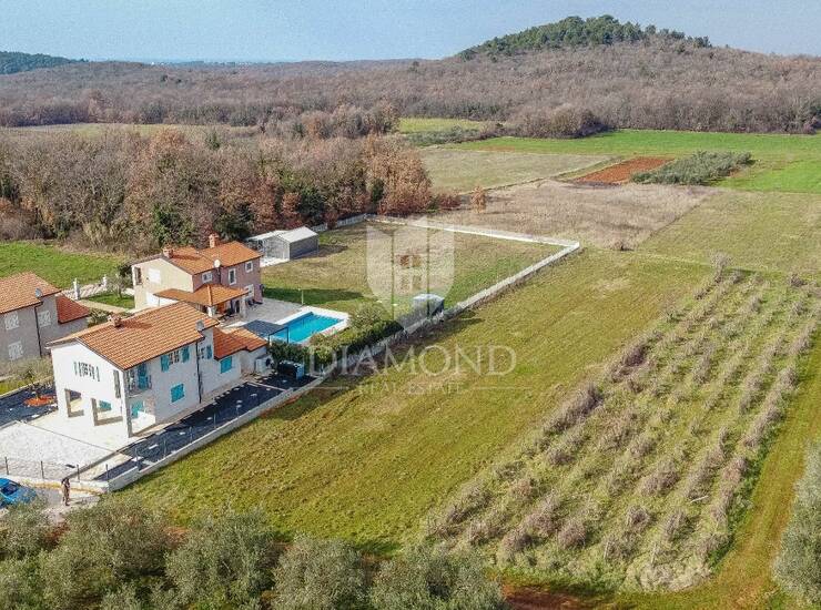 EKLUZIVNO! Poreč, zemljište, 699 m2 na rubu naselja! — fotografija 5