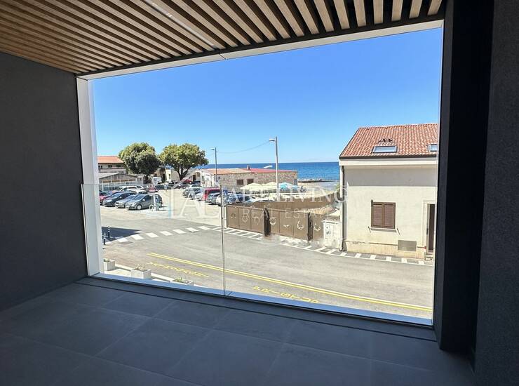 Umag, jedinstven moderan dvosobni stan u centru grada, neposredna blizina mora  — fotografija 6