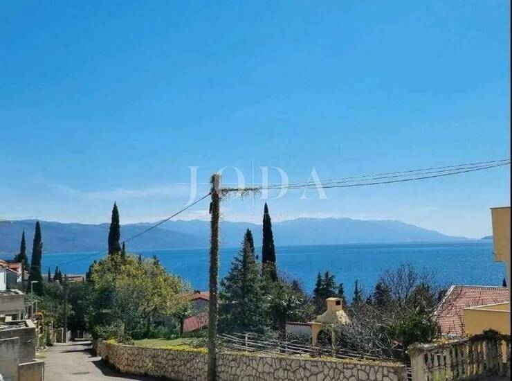 NOVI VINODOLSKI, stan na odličnoj lokaciji