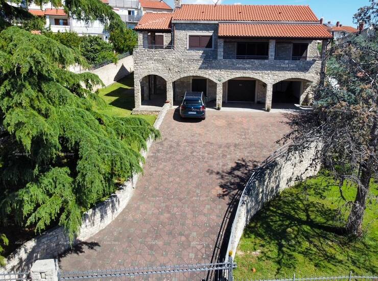 Ova prekrasna kuća u Puli nudi savršenu kombinaciju udobnosti i stila. S ... — fotografija 3