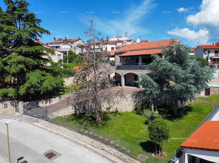 Ova prekrasna kuća u Puli nudi savršenu kombinaciju udobnosti i stila. S ... — fotografija 4