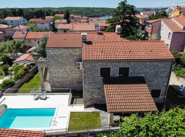 Ova prekrasna kuća u Puli nudi savršenu kombinaciju udobnosti i stila. S ... — fotografija 5