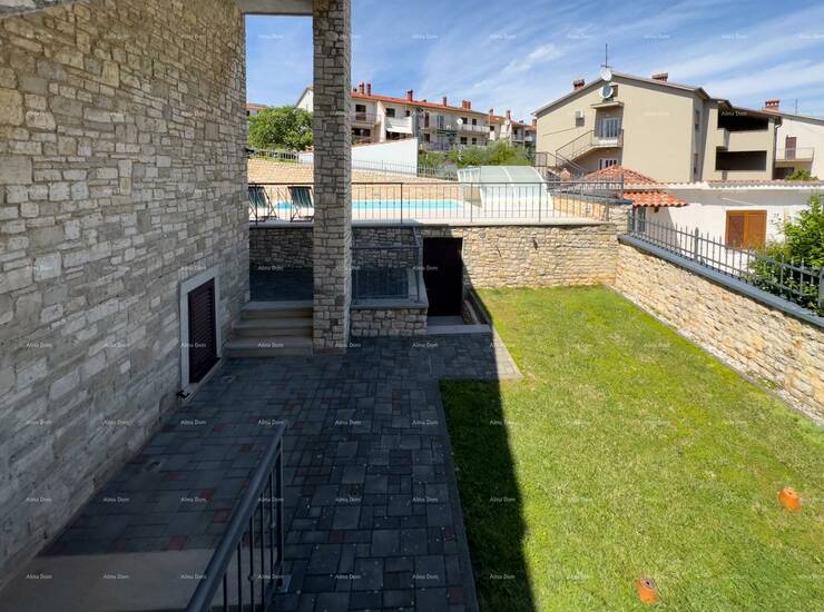 Ova prekrasna kuća u Puli nudi savršenu kombinaciju udobnosti i stila. S ... — fotografija 7