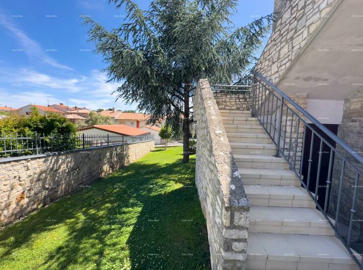 Ova prekrasna kuća u Puli nudi savršenu kombinaciju udobnosti i stila. S ... — fotografija 8