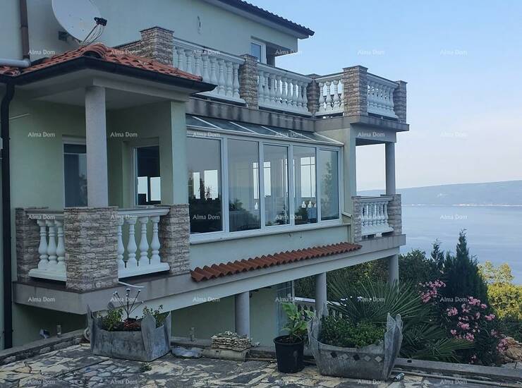 Prodaje se kuca s predivnim pogledom na more.
Kuca stambene površine 260 m... — fotografija 2