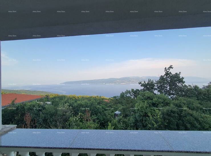 Prodaje se kuca s predivnim pogledom na more.
Kuca stambene površine 260 m... — fotografija 3