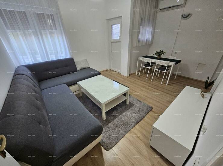 Na prodaju je uredan i useljiv jednosoban stan površine 50 m², smješten ...