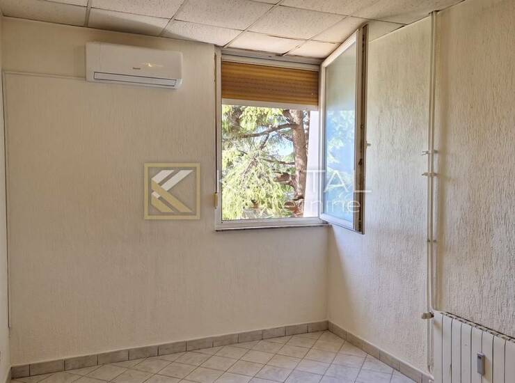Turnić, 51 m2, 1. kat, za adaptaciju