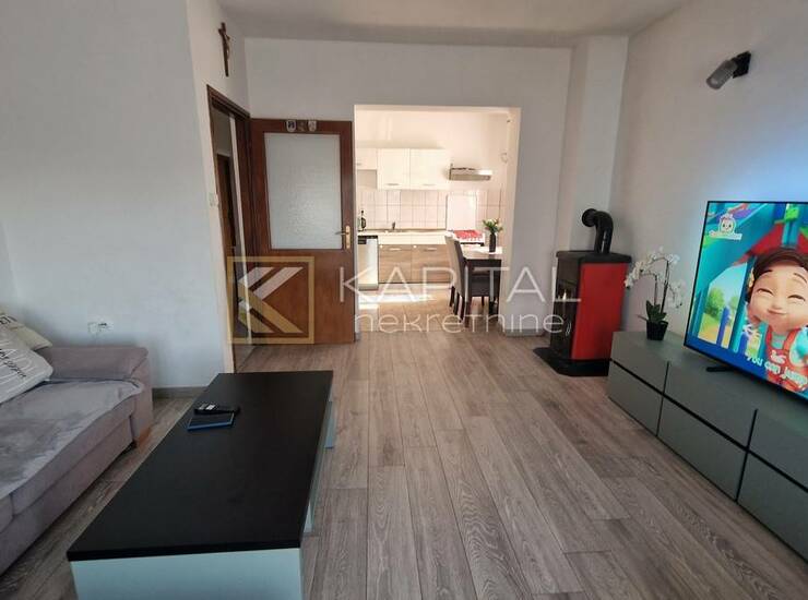 TOP PRILIKA! Etaža s velikim dvorištem (356 m²) – mir i  privatnostt! — fotografija 2
