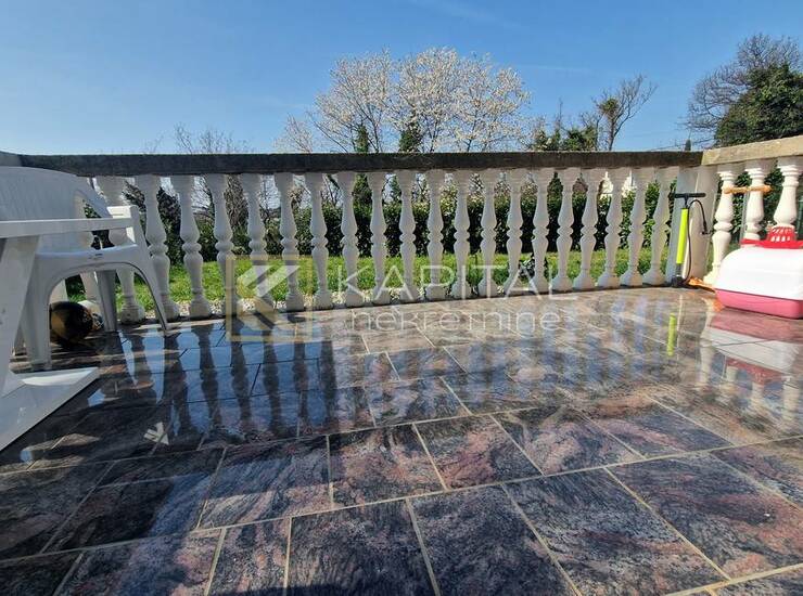 TOP PRILIKA! Etaža s velikim dvorištem (356 m²) – mir i  privatnostt! — fotografija 4