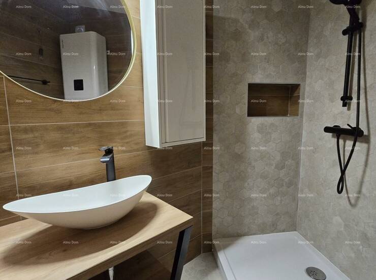 Dvoetažni stan s potkrovljem.
Trenutno je razdvojen u dva dijela te se jed... — fotografija 10