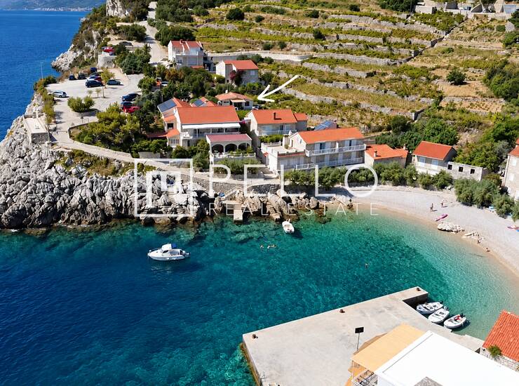 Podobuće, Pelješac – mediteranska kuća s velikom okućnicom, 35 m od mora