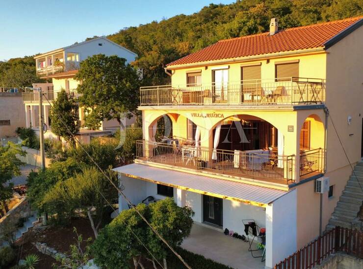 KLENOVICA, kuća sa pet aprtmana i prekrasnim pogledom na more